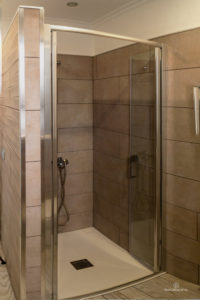 Reportaje Fotográfico Publicitario Apartamento Sarelen. Santa Cruz de La Palma. Salón Comedor Acceso a Internet. Balcón o terraza. 2 Sofás. Plazas en la sala de estar (4). Plazas para cenar (4).Televisión.TV por cable o satélite.Vistas al mar. Wifi.https://www.apartamentosarelen.com