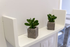 Reportaje Fotográfico Publicitario Apartamento Sarelen. Santa Cruz de La Palma. Salón Comedor Acceso a Internet. Balcón o terraza. 2 Sofás. Plazas en la sala de estar (4). Plazas para cenar (4).Televisión.TV por cable o satélite.Vistas al mar. Wifi.https://www.apartamentosarelen.com