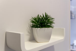 Reportaje Fotográfico Publicitario Apartamento Sarelen. Santa Cruz de La Palma. Salón Comedor Acceso a Internet. Balcón o terraza. 2 Sofás. Plazas en la sala de estar (4). Plazas para cenar (4).Televisión.TV por cable o satélite.Vistas al mar. Wifi.https://www.apartamentosarelen.com