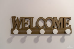 Reportaje Fotográfico Publicitario Apartamento Sarelen. Santa Cruz de La Palma. Salón Comedor Acceso a Internet. Balcón o terraza. 2 Sofás. Plazas en la sala de estar (4). Plazas para cenar (4).Televisión.TV por cable o satélite.Vistas al mar. Wifi.https://www.apartamentosarelen.com