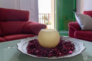 Reportaje Fotográfico Publicitario Apartamento Sarelen. Santa Cruz de La Palma. Salón Comedor Acceso a Internet. Balcón o terraza. 2 Sofás. Plazas en la sala de estar (4). Plazas para cenar (4).Televisión.TV por cable o satélite.Vistas al mar. Wifi.https://www.apartamentosarelen.com